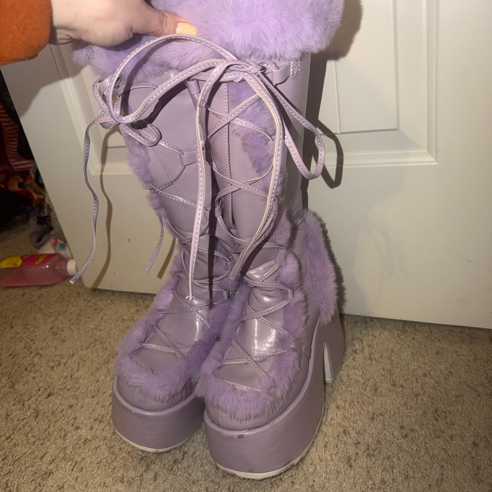 Demonia Camels in Lilac Purple